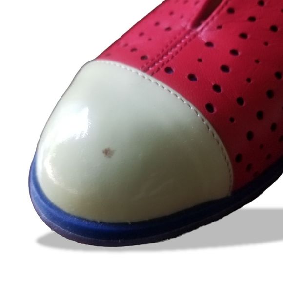 John Fluevog Retired 'Basement Sue' Red Perforated Flats Off White Toe Cap sz 8 - Picture 14 of 14